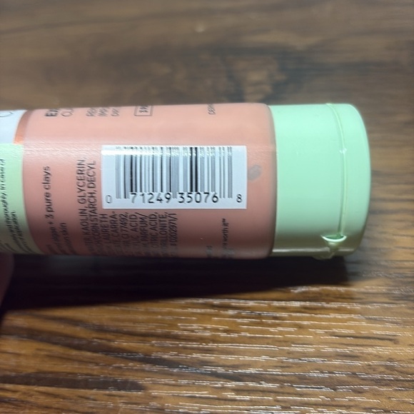 L’ORÉAL Paris Pure-Clay Cleanser 4.4 FL.OZ. DISCONTINUED - Picture 4 of 5